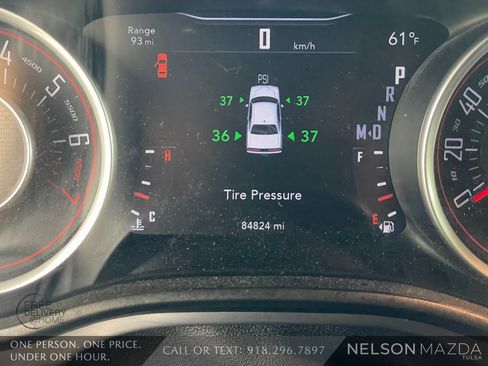 Used 2015 Dodge Challenger SXT image 25