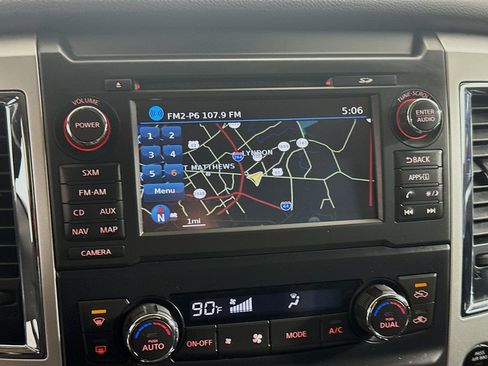 Used 2018 Nissan Titan SV w/ SV Convenience Package image 13