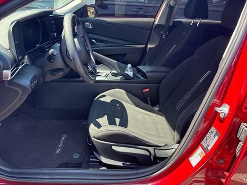 Used 2023 Hyundai Elantra SEL w/ Preferred Accessory Package image 9