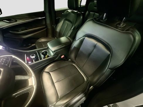 Used 2024 Jeep Grand Cherokee L Limited w/ Black Appearance Package image 23