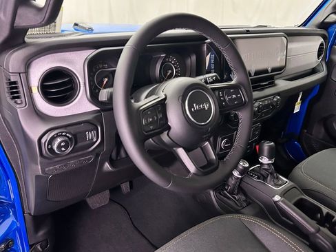 New 2025 Jeep Gladiator Sport image 12