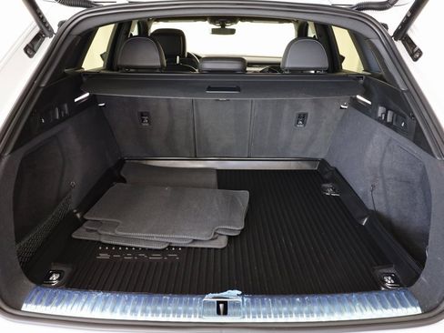 Used 2023 Audi e-tron Premium Plus w/ Premium Plus Package image 40