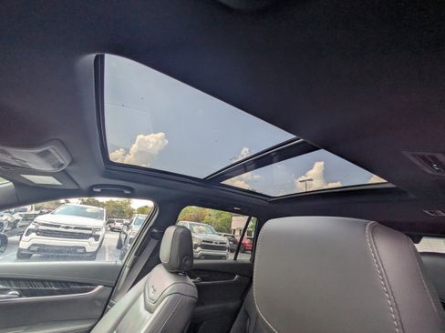 Used 2025 Cadillac XT6 Premium Luxury image 21