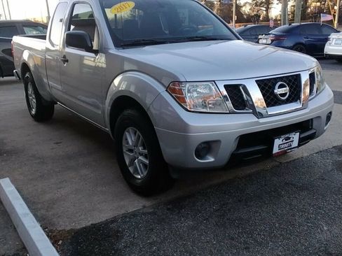 Used 2017 Nissan Frontier SV image 5