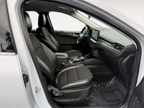 Used 2025 Ford Escape SE image 19