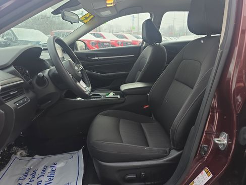 Used 2023 Nissan Altima 2.5 SV image 2