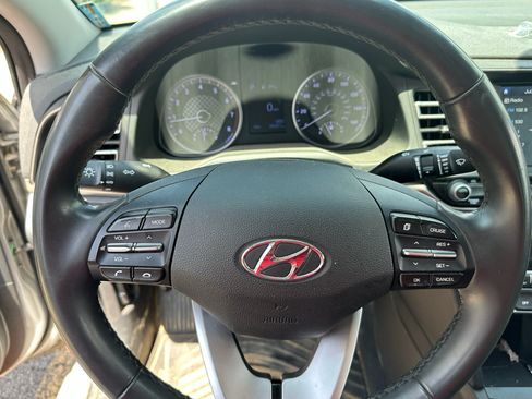 Used 2020 Hyundai Elantra Limited w/ Winter Weather Package FWD image 22