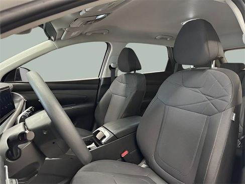 Used 2025 Hyundai Tucson SE image 10