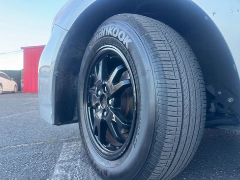 Used 2012 Toyota Prius Three image 19