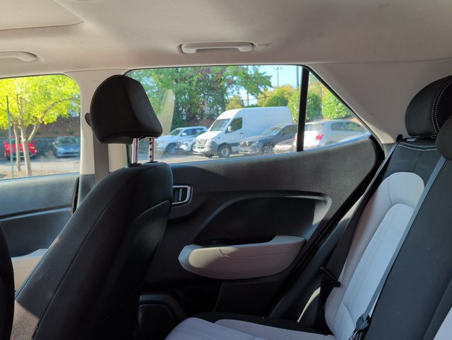 Used 2025 Hyundai Venue SEL FWD image 19