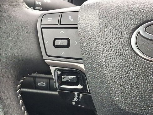 Used 2025 Toyota Camry SE image 20