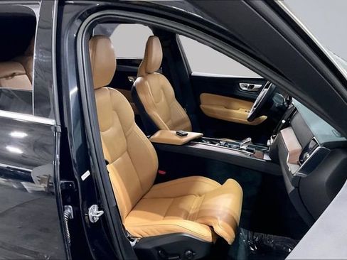 Certified 2023 Volvo XC60 B5 Ultimate AWD/4WD image 10