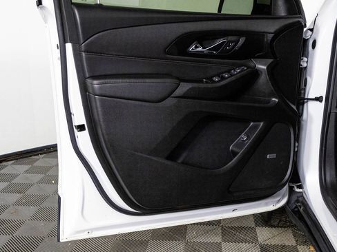 Used 2022 Chevrolet Traverse RS image 32