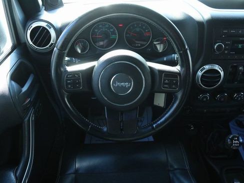 Used 2012 Jeep Wrangler Unlimited Rubicon AWD/4WD image 16