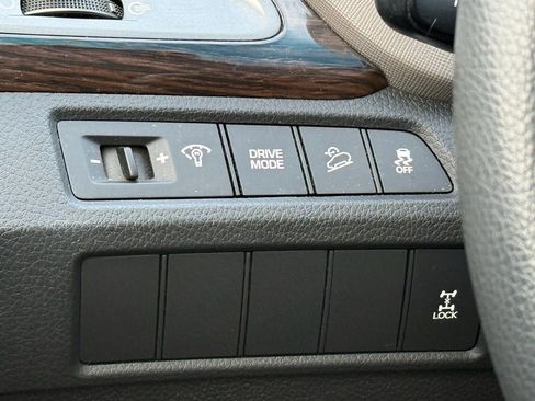 Used 2018 Hyundai Santa Fe Sport image 19