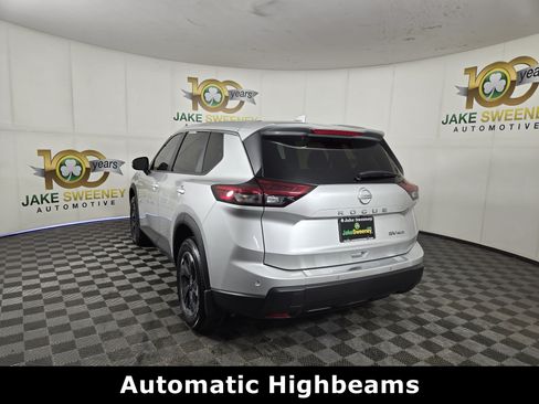 Used 2024 Nissan Rogue SV AWD/4WD image 6