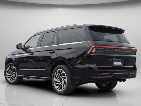 Used 2025 Lincoln Navigator Reserve AWD/4WD image 23