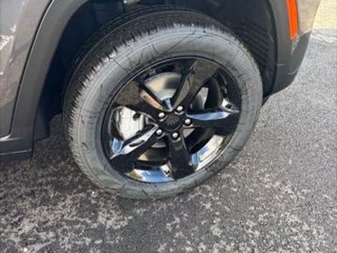 New 2025 Jeep Grand Cherokee Limited w/ Black Appearance Package image 49