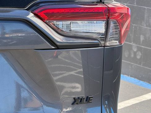 Used 2021 Toyota RAV4 XLE w/ Convenience Package FWD image 29