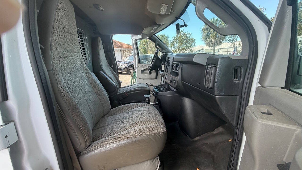 Used 2017 Chevrolet Express 2500 RWD image 12