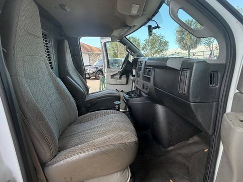 Used 2017 Chevrolet Express 2500 RWD image 12