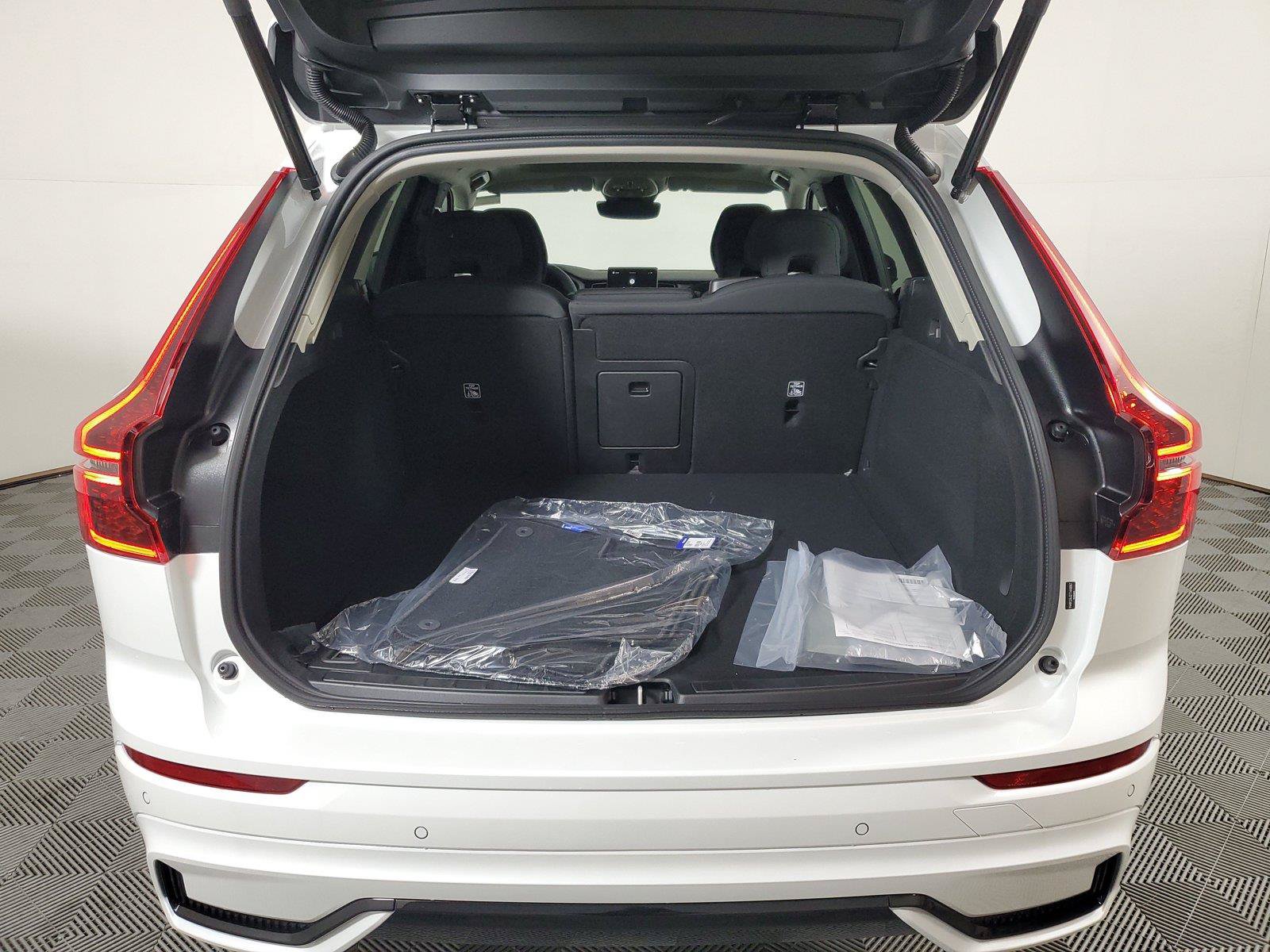 Used 2026 Volvo XC60 B5 Core w/ Climate Package AWD/4WD image 9