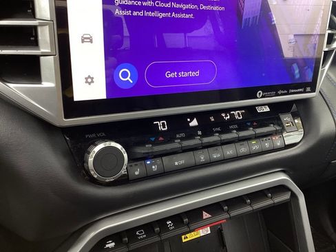 Used 2024 Toyota Tundra Platinum AWD/4WD image 17