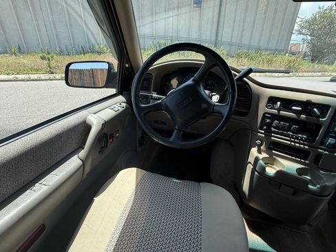 Used 2000 GMC Safari AWD w/ SLT Marketing Option Pkg 3 image 26