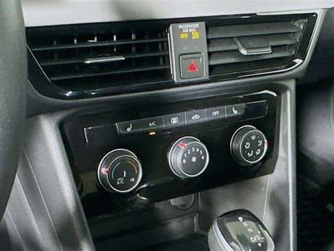 Used 2023 Volkswagen Taos SE w/ Panoramic Sunroof Package image 22