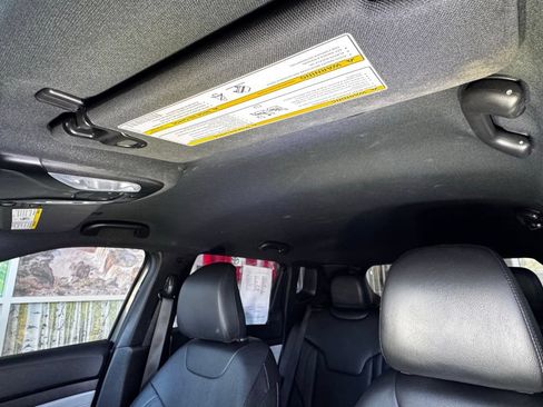 Used 2023 Jeep Compass Limited AWD/4WD image 40