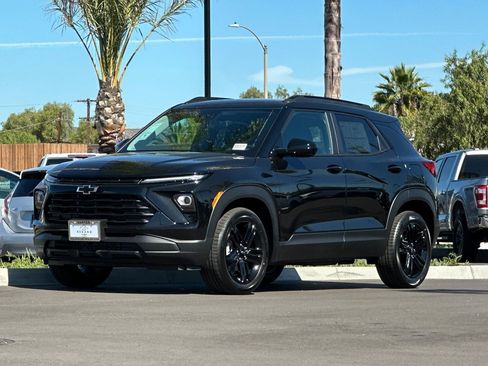 New 2026 Chevrolet TrailBlazer LT w/ Midnight Edition FWD image 8