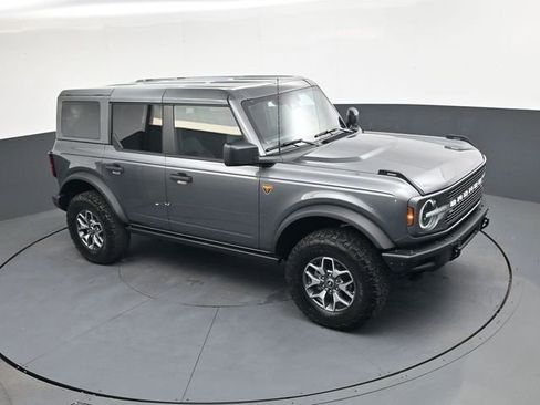 Used 2025 Ford Bronco Badlands image 23