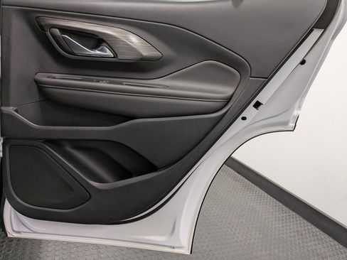 Used 2023 GMC Terrain SLE w/ Driver Convenience Package image 25