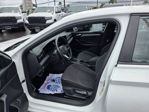 Used 2025 Volkswagen Jetta Sport image 9