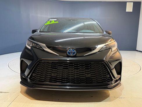 Used 2023 Toyota Sienna XSE FWD image 6