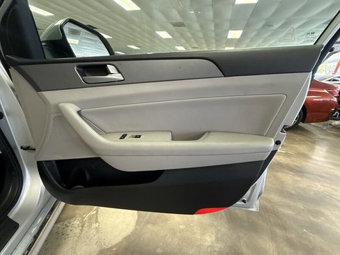 Used 2016 Hyundai Sonata SE FWD image 14