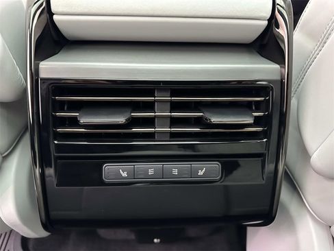 Used 2023 Land Rover Range Rover Sport SE image 16