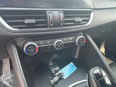 Used 2018 Alfa Romeo Giulia RWD image 27
