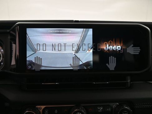 New 2025 Jeep Gladiator Sport image 28