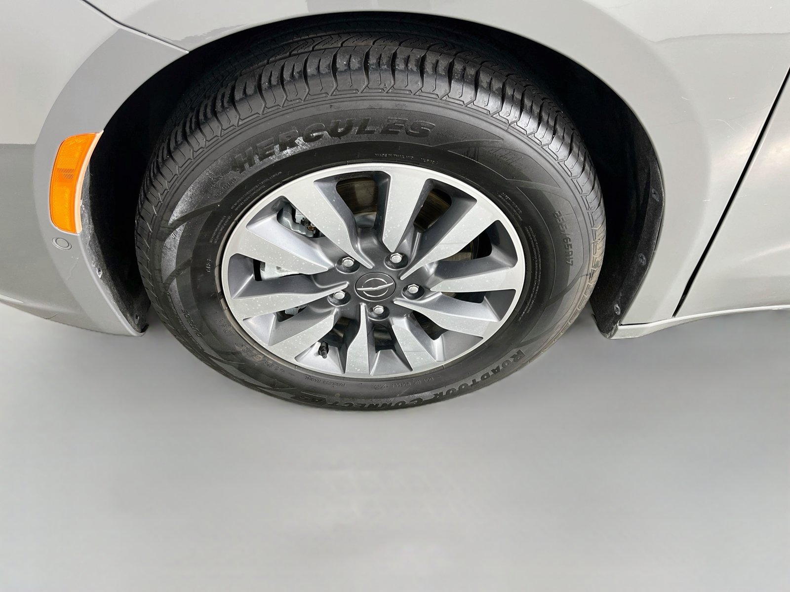 Used 2021 Chrysler Pacifica Touring-L FWD image 38