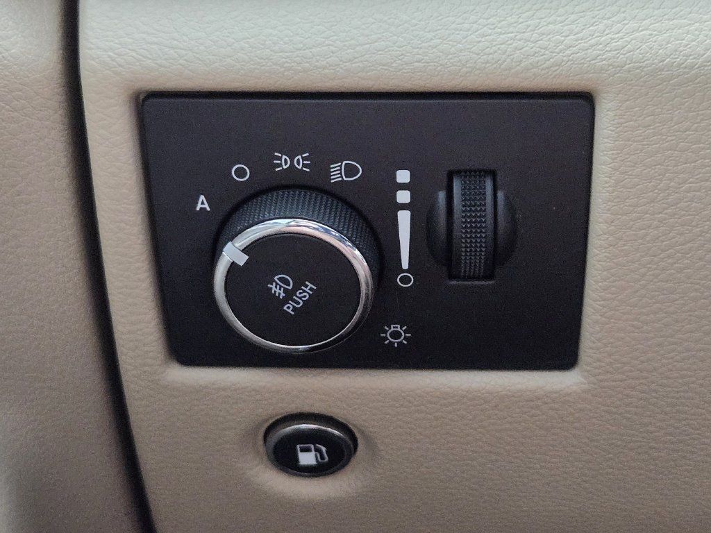Used 2021 Jeep Grand Cherokee Limited AWD/4WD image 22