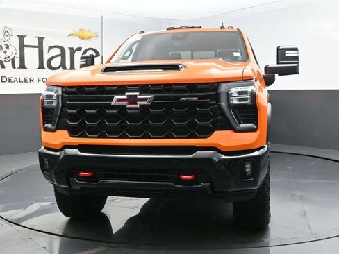 Used 2025 Chevrolet Silverado 2500 ZR2 w/ Technology Package AWD/4WD image 7