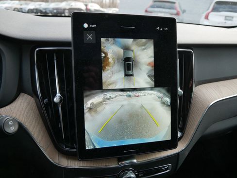 New 2026 Volvo XC60 B5 Plus w/ Climate Package image 10