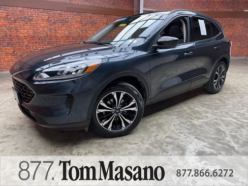 Used 2022 Ford Escape SE w/ SE Sport Appearance Package image 1