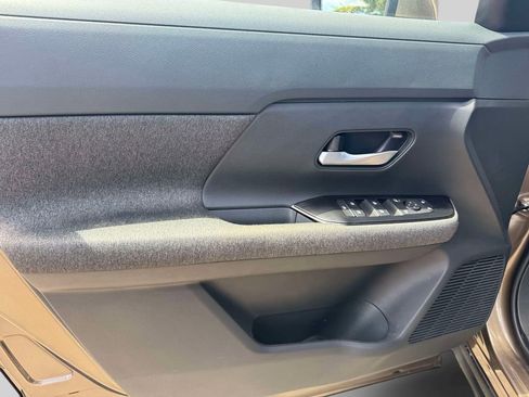 Used 2025 Nissan Kicks SV AWD/4WD image 15