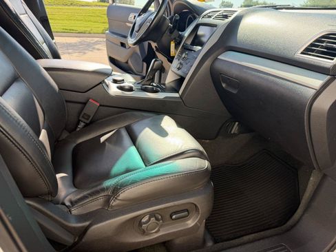 Used 2014 Ford Explorer XLT w/ Equipment Group 202A AWD/4WD image 20