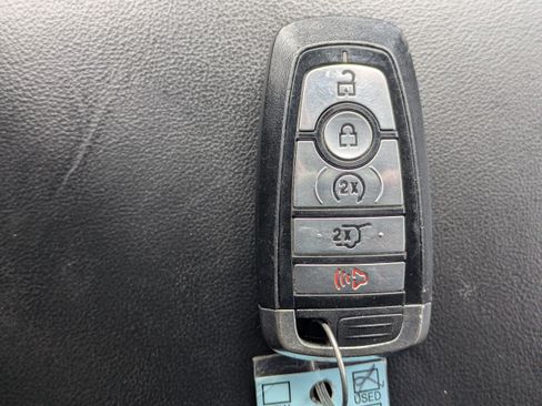 Used 2022 Ford Explorer XLT w/ Equipment Group 202A AWD/4WD image 29