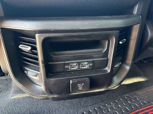 Used 2022 RAM 1500 Laramie AWD/4WD image 13