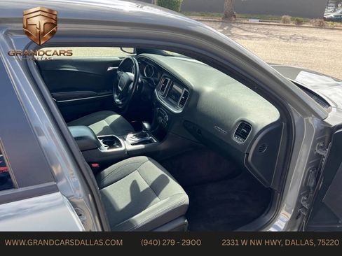Used 2018 Dodge Charger SXT image 11