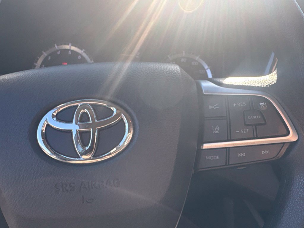Used 2022 Toyota Highlander L FWD image 40